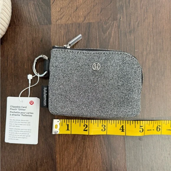 🆕 Lululemon Clippable Card Pouch - Glitter - Picture 4 of 16